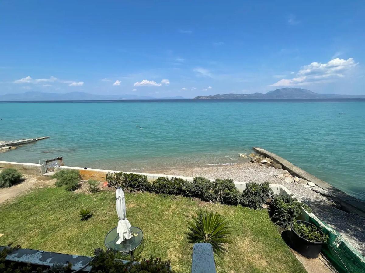 Stunning Beachfront Apartment Stratos Nerántza Buitenkant foto