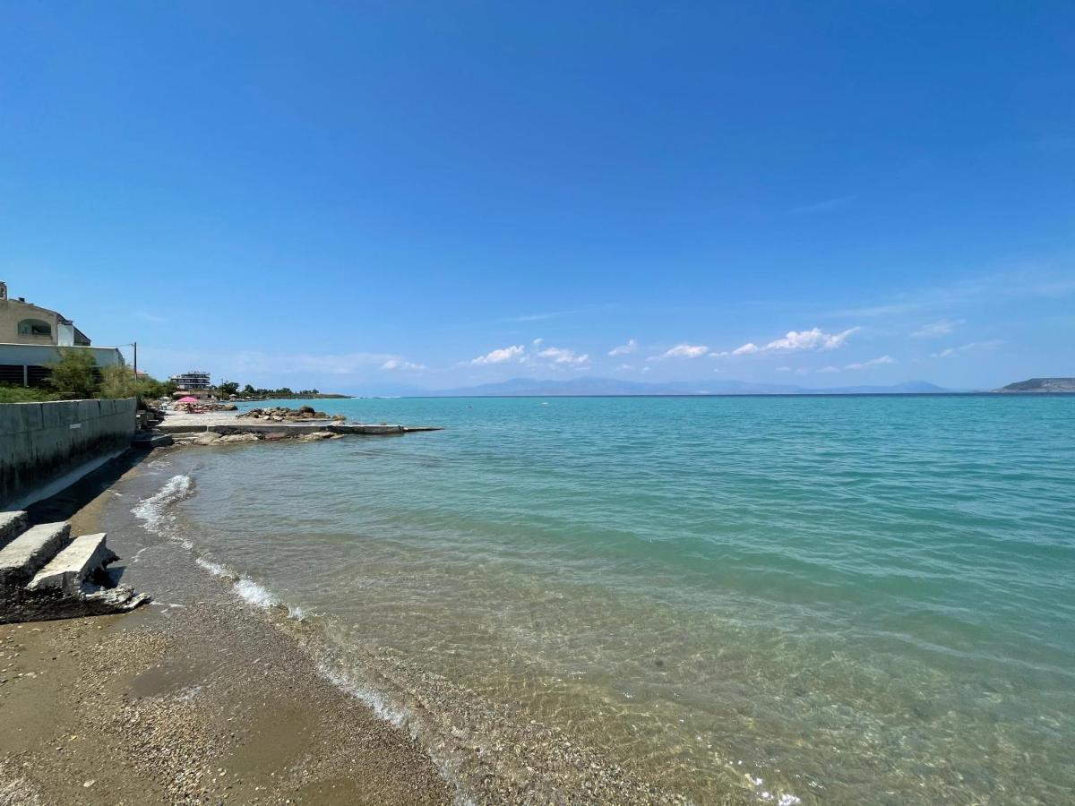 Stunning Beachfront Apartment Stratos Nerántza Buitenkant foto