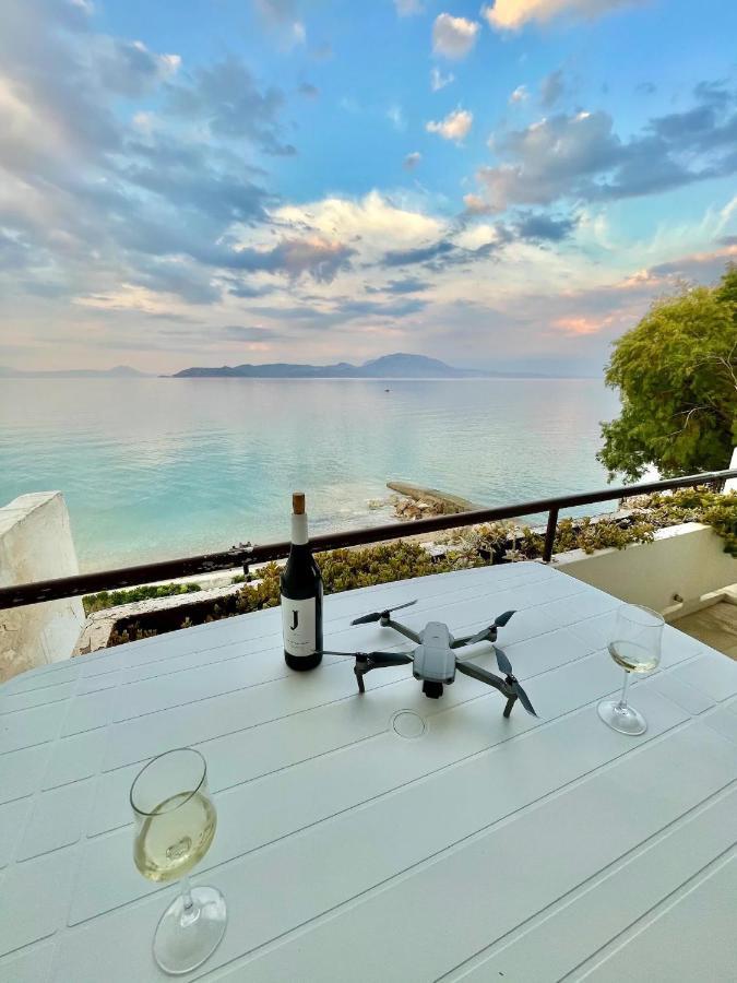 Stunning Beachfront Apartment Stratos Nerántza Buitenkant foto