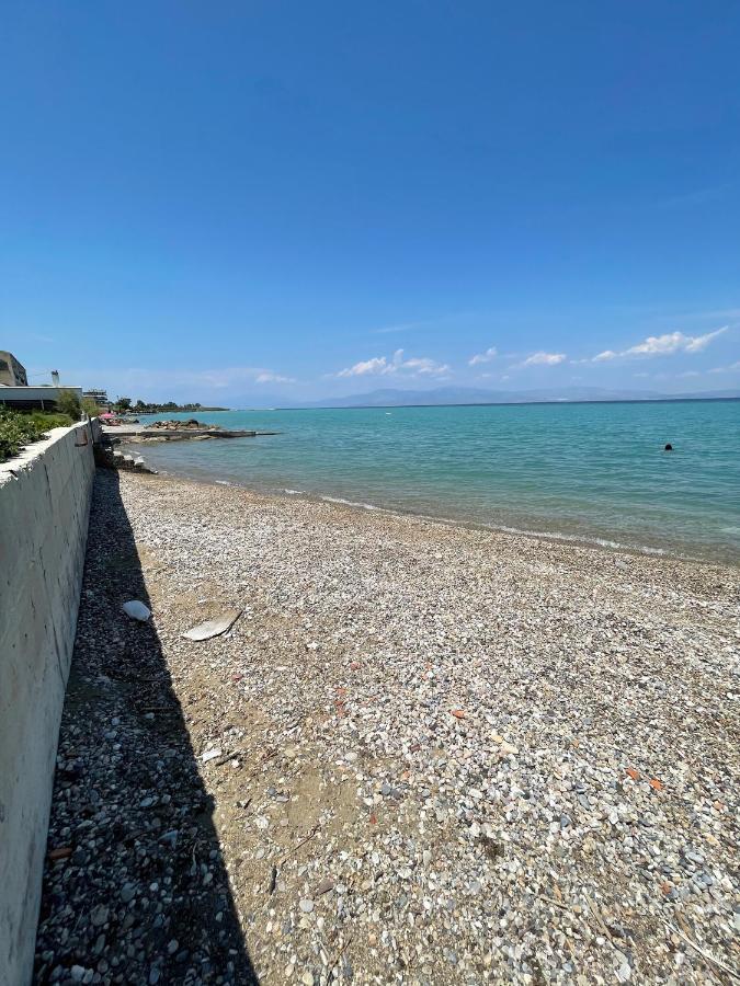 Stunning Beachfront Apartment Stratos Nerántza Buitenkant foto